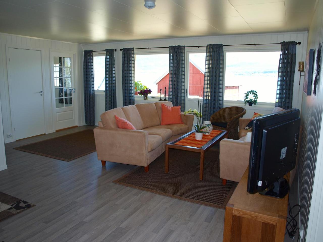 Hansnes Havfiske Buitenkant foto